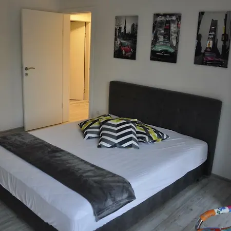 Completely Remodeled In City Center Apartment