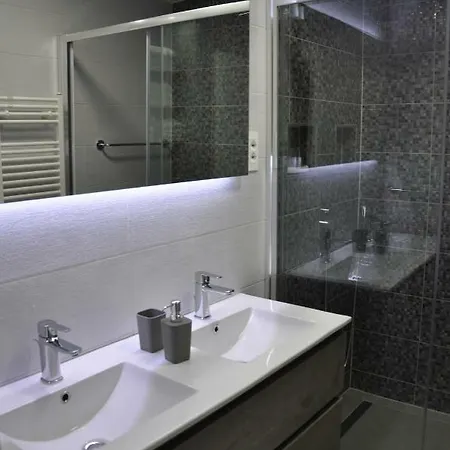 Completely Remodeled In City Center *